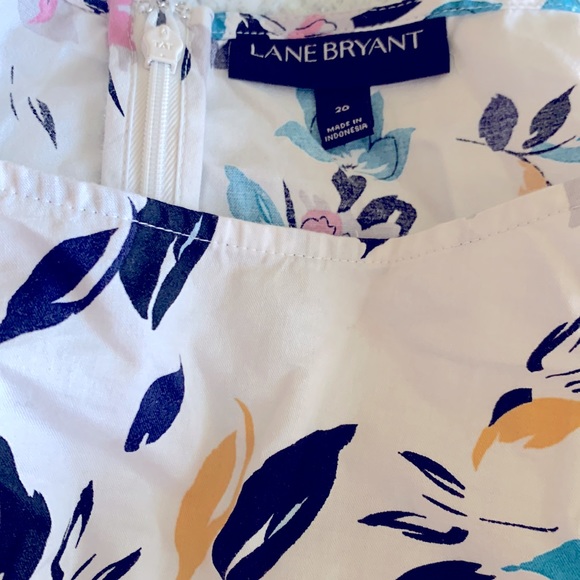 Lane Bryant Floral Peplum Asymmetrical Hem top - Picture 8 of 8